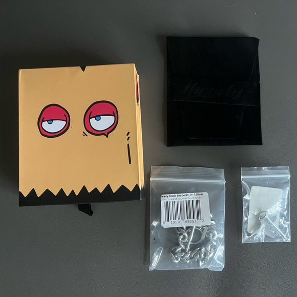 THRYFTY Heavy Curb Bracelet and silver pendant ✨ - Picture 3 of 4